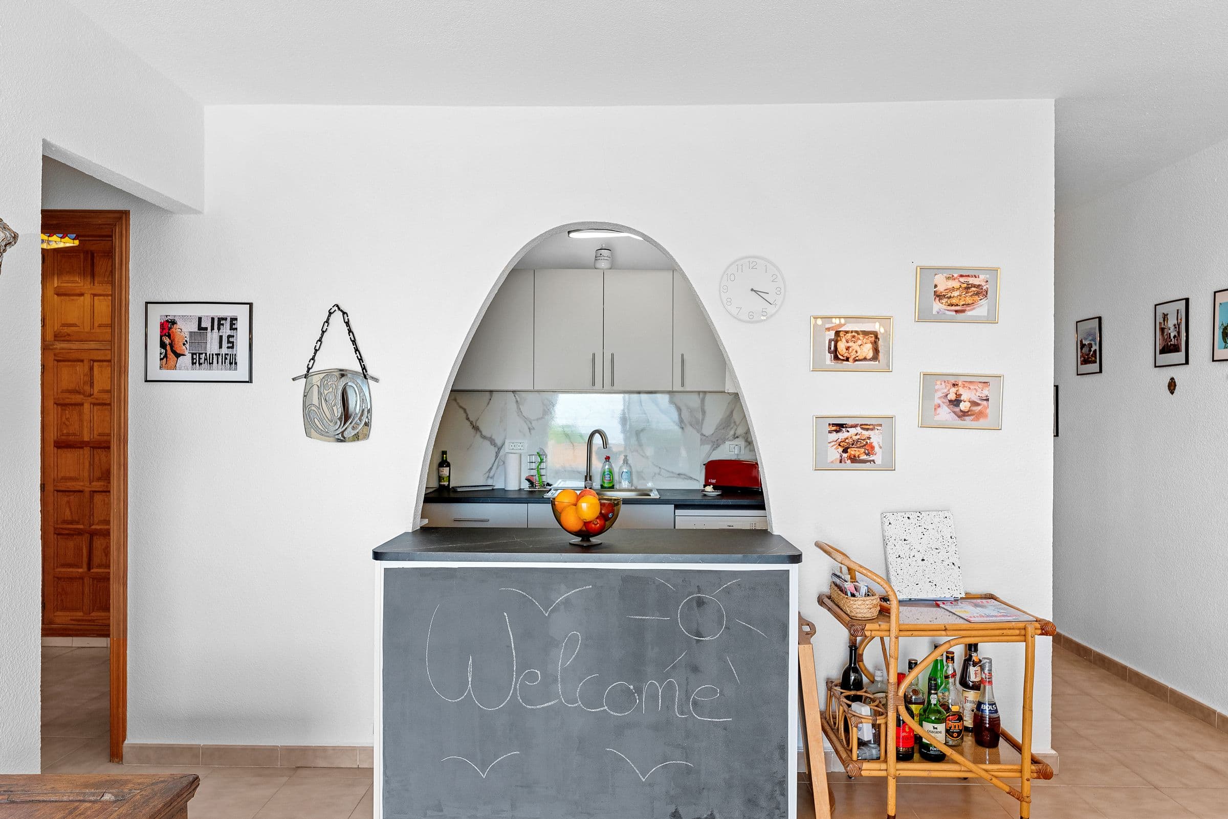 Kitchen with serving hatch