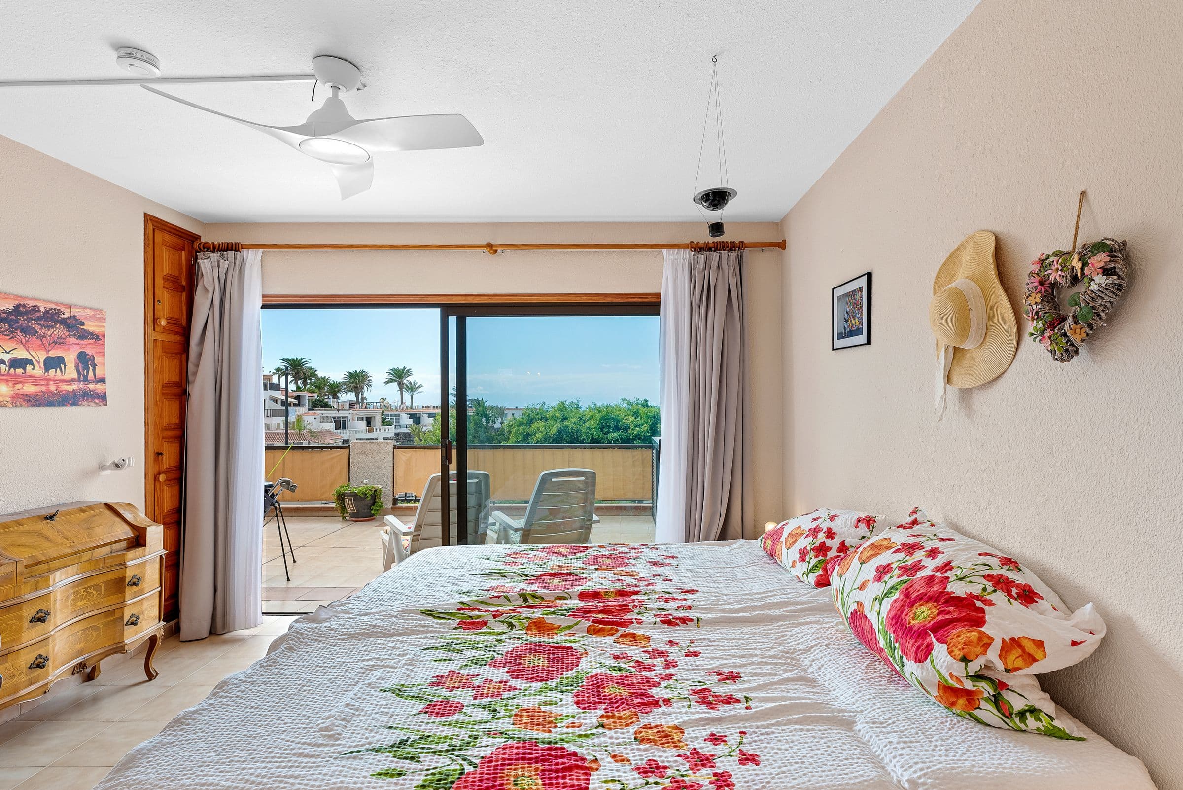 Main bedroom with double bed